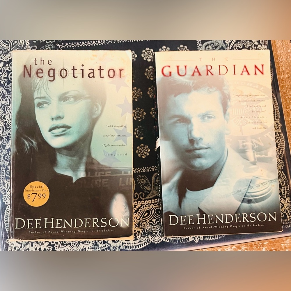 Dee Henderson book series set - excellent condition